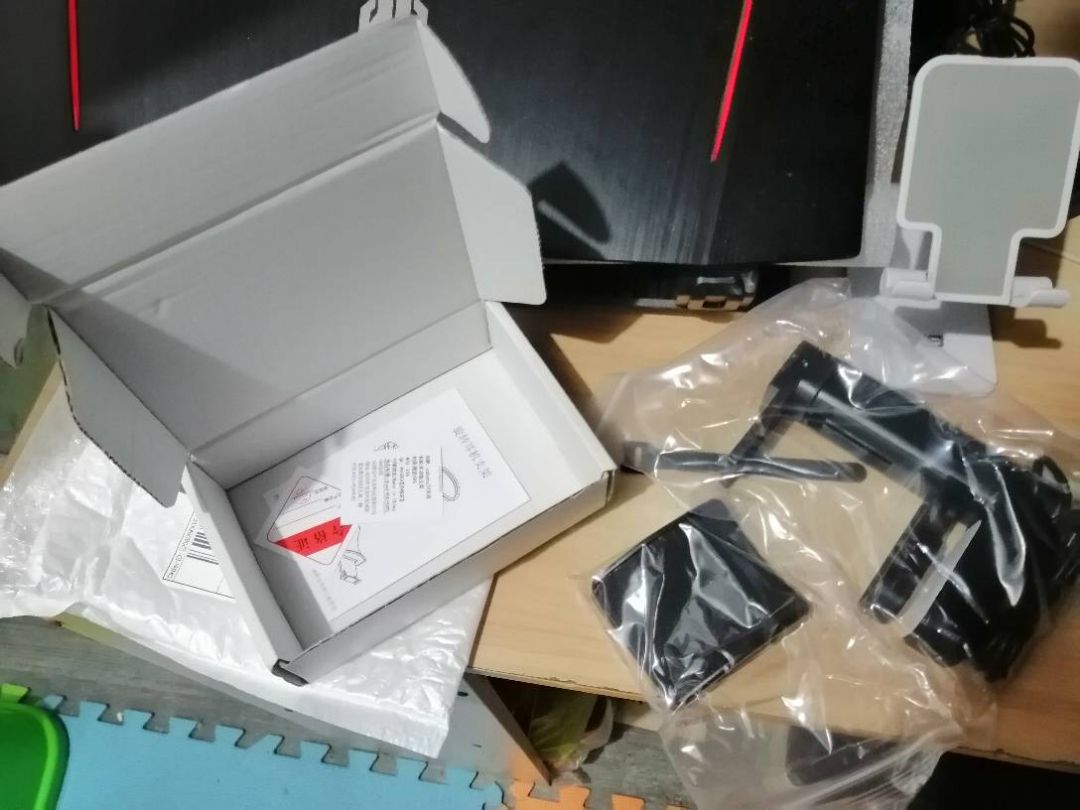 Có vẻ là một sự bổ sung tốt trên bàn làm việc của tôi. Sử dụng móc tai nghe và làm gọn bề mặt bàn rất tiện lợi Có vẻ là một sự bổ sung tốt trên bàn làm việc của tôi. Sử dụng móc tai nghe và làm gọn bề mặt bàn rất tiện lợi