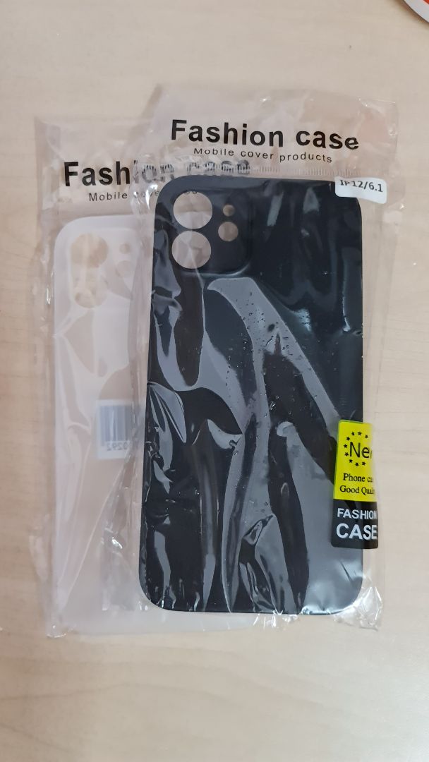 mình đặt cho bạn gái mình, đặt màu xanh là vì bạn gái mình thích màu xanh nhưng shop lại giao màu đen. nhờ shop đổi lại hàng giúp mình nhé. Thực sự là hơi bực vì đợi hàng hỗm giờ rồi.