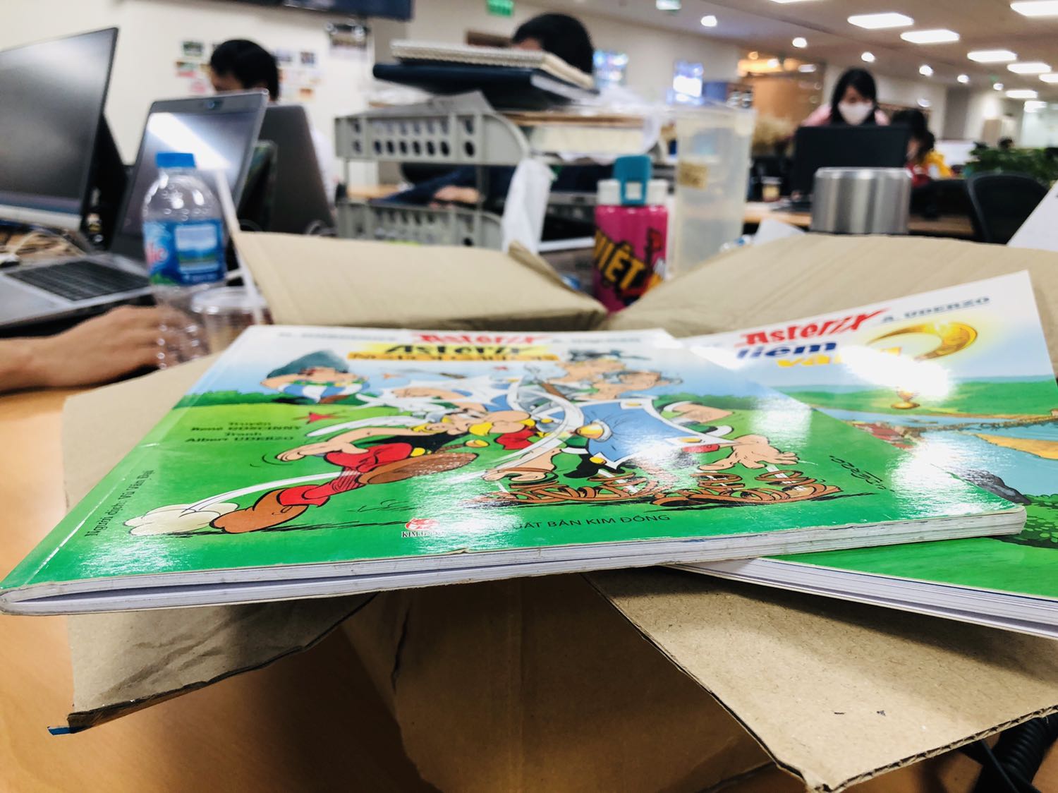 Chất lượng quá tệ, sách rất bẩn, không có bọc và sờn rách một vài chỗ nhỏ. Đặt 3 quyển thì 2 quyển không vđ gì, 1 quyển không chấp nhận được.
Đề nghị Tiki đổi sách mới