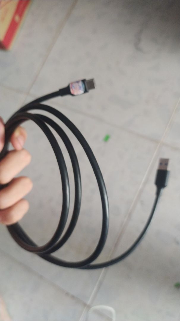 cáp khá dày và chắc nên chắc chắn là chuẩn usb 3.0, nên mua mẫu này khi cần truyền data tốc độ cao và sạc nhanh