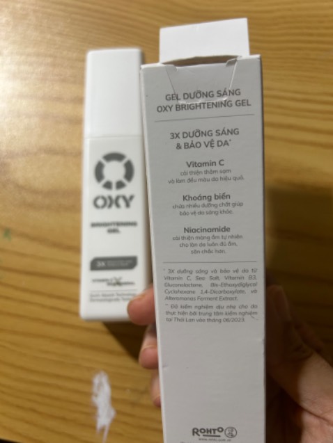 Mua xài từ bữa nặn mụn về, thấy đỡ thâm mụn hẳn. Recommend cho bạn nào mới tập skincare, dùng dưỡng sáng khá ok