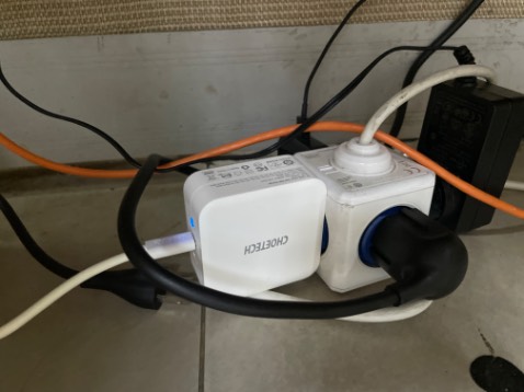 Giao nhanh. Cục sạc chất lượng, sạc cho Surface Laptop 5 ổn. Dây sạc kèm cũng to dày