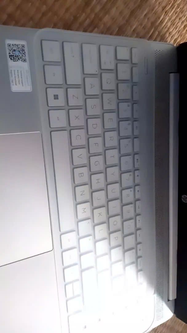 Giao hàng nhanh , miếng dán vừa khít luôn nha , gõ chữ khá ổn , cảm ơn và chúc shop làm ăn thuận lợi mình đánh giá 5 sao nha.