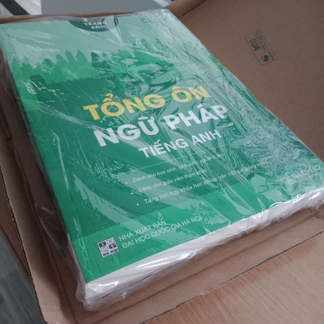 Sách dày dặn, chất liệu giấy tốt, in rõ ràng. Nội dung các chuyên đề khá đầy đủ, trau chuốt tỉ mỉ. Có thêm mã ID để vào nghe giảng cũng là điểm cộng rất lớn để mình mua quyển sách này. Ship hàng nhanh chóng, gói hàng cẩn thận, gọn gàng. Rất đáng tiền, mua về và chia thời gian ra học nhé, đừng bỏ nó qua một bên quá lâuuuu!!!