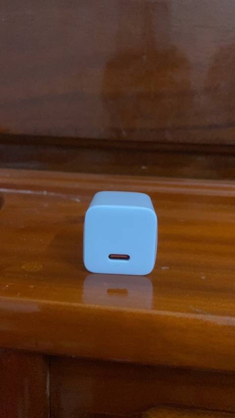 Củ sạc cầm nặng chắc tay, đẹp. Sạc cực nhanh, đã dùng được 3 ngày rồi, chất lượng tốt, không loạn cảm ứng khi sạc.