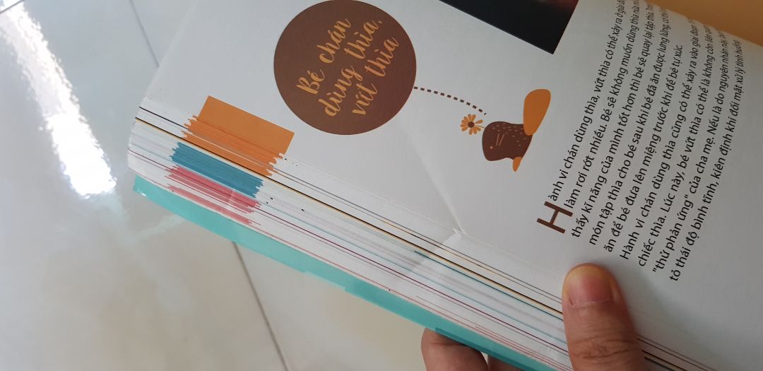 Lần đầu tiên mua sách Tiki mà nhận được  sản phẩm tệ hơn cả tệ!
Sách không rõ bảo quản lưu kho như thế nào mà bìa nhàu nhĩ, rách, bẩn, giống như đã qua sử dụng mấy năm. Đọc review của các bạn khác mua cứ nghĩ chắc chỉ vài cuốn sai sót thôi, không ngờ sách mình mua cũng tệ như vậy.
Chưa lật giở nhiều nên không biết có bị long gáy như các bạn khác không. Nếu mà bị thì đúng là thất vọng toàn tập!