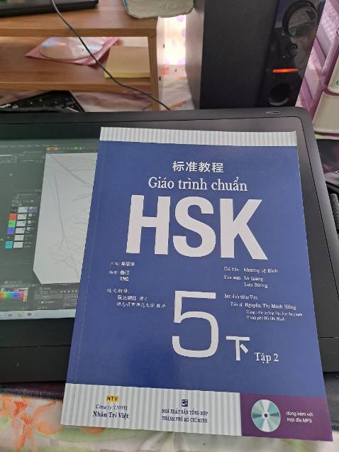 Giao hàng nhanh, mình ở tỉnh mà mới 2ngay đã giao tới. Sách in đẹp, rõ nét, nhìn à muốn học liền. Okela nha