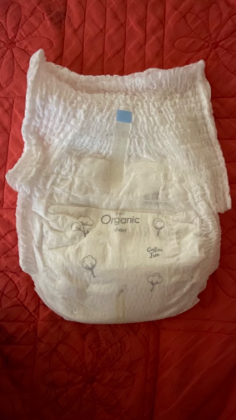 Tã siêu mềm mại, êm ái. Thấm hút tốt khử mùi tốt. Bé mặc ngủ qua đêm mà ko bị tràn, ko hăm tã.