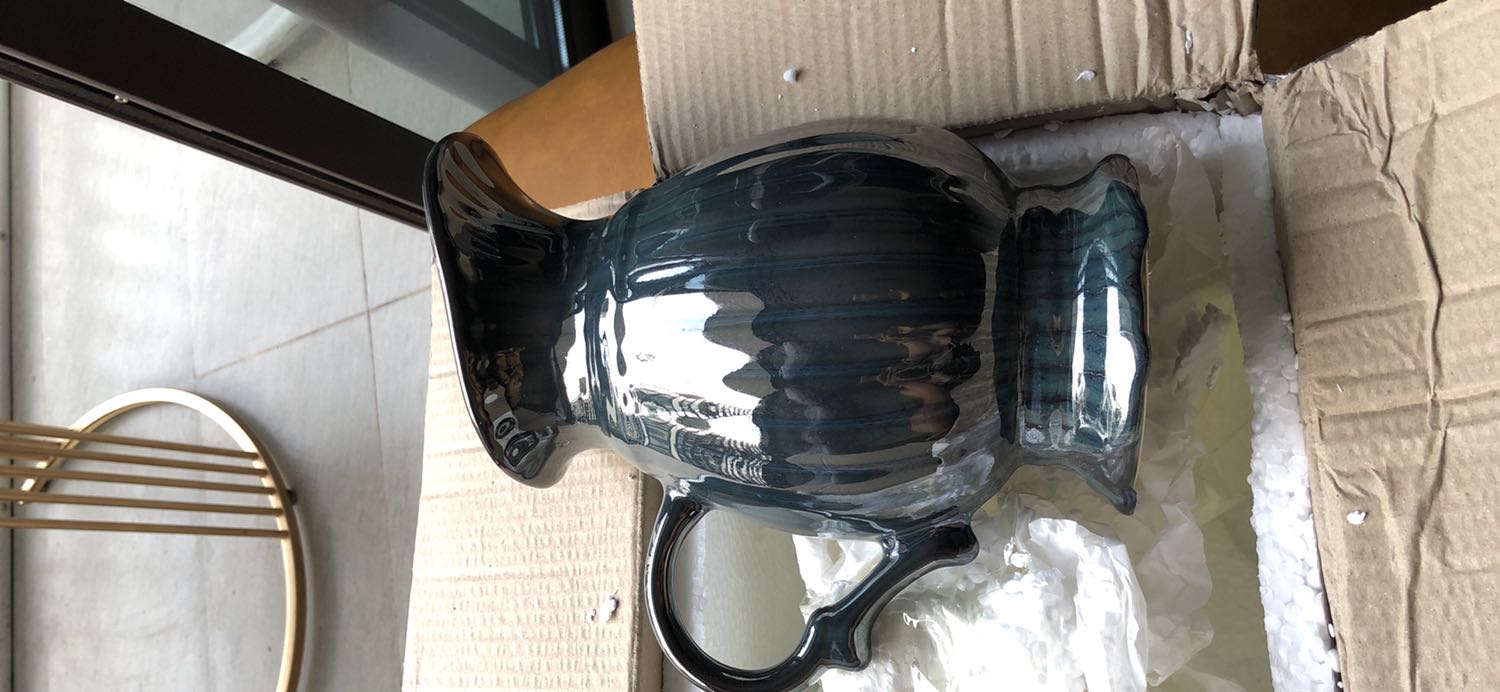 Mình đặt màu xanh lá lại Ship cho mình cái bình xanh Ngọc lần đầu mua bên tiki mà thấy k hài lòng