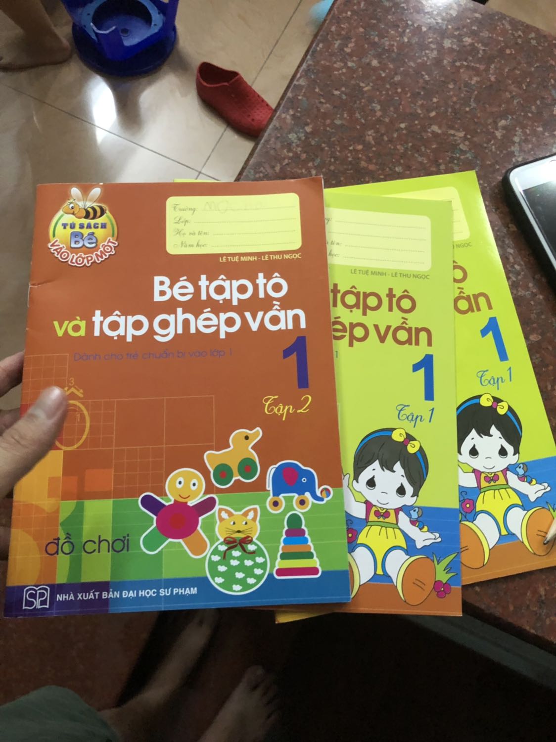 Tôi đặt mua 1 cuốn tập 1, 2 cuốn tập 2 nhưng lại giao ngược lại