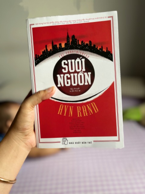 Đánh đổi viêm cổ tay để đọc cuốn Suối Nguồn, chỉ hai từ thôi. Xứng đáng ☺️ Đánh đổi viêm cổ tay để đọc cuốn Suối Nguồn, chỉ hai từ thôi. Xứng đáng ☺️