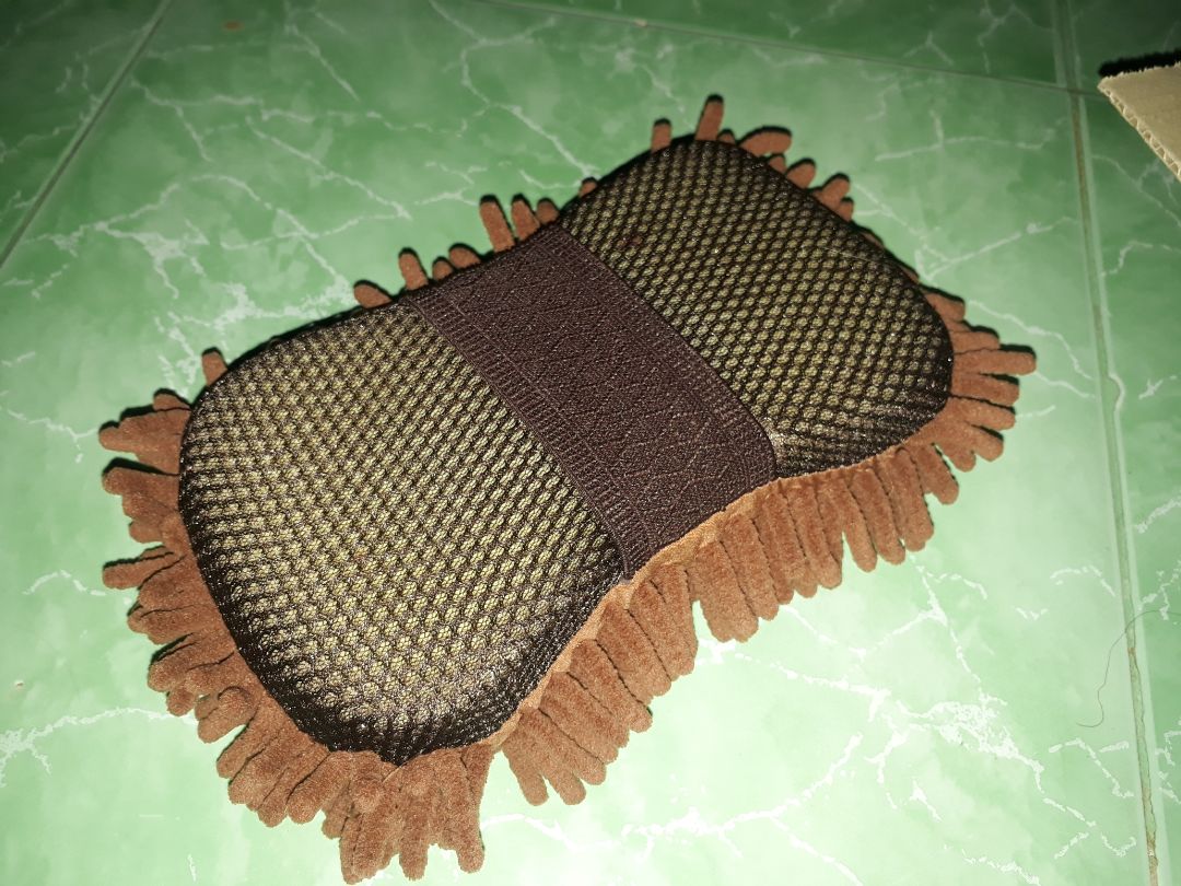 Trên hình ảnh sản phẩn mà mút ( giống bọt biển ) mà giao hàng chả khác gì mấy cái dùng để lau khô xe hơi. Hình minh họa và sản phẩm thật có điểm nào giống nhau không vậy