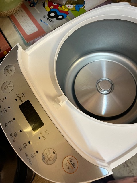 Ruột hơi mỏng, cơm nhanh nguội. Nhưng mà giá này tạm ổn