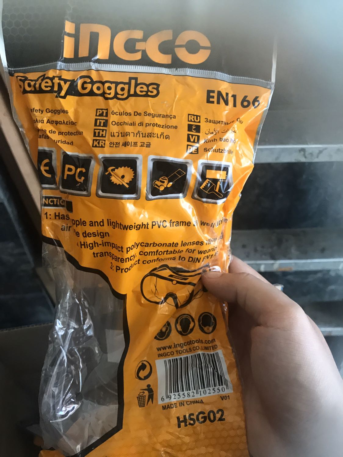 Trước mua cái cũng ingco nhưng bao bì không được đẹp. Giờ thấy hàng chính hãng nên rất thích , nằm trong bao chính hãng tuyệt