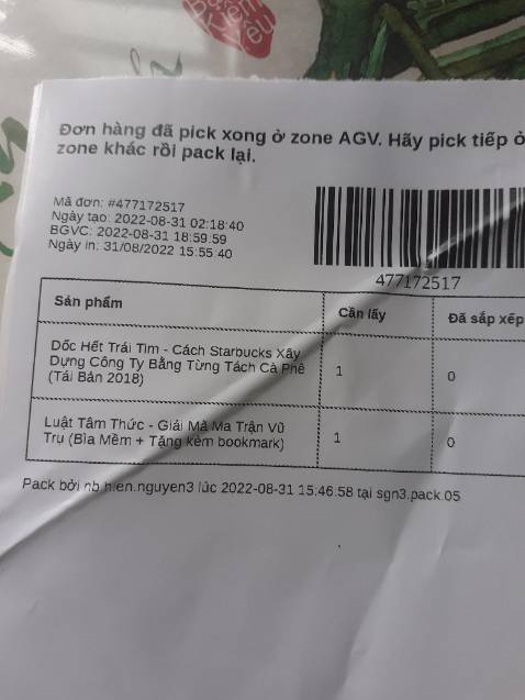 Á á áaaaa, lần này Tiki giao khá nhanh, đặt đêm qua (00:51) hôm nay giao.

Tuy nhiên, giao hơi ẩu và có nhầm lẫn nhỏ.

Sách này mình thấy nhiều người review là nhẹ nhàng và hay, hơn nữa khâu dịch cũng được đánh giá cao nên mới hốt về, bấy lâu nay gặm phải mấy nhà dịch tệ hơi khổ rồi (≡^∇^≡).