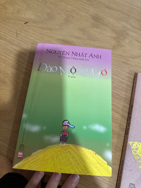 Sách này thuần cho trẻ con. Đọc sách để thấy được, sự ủng hộ của người lớn có thể thúc đẩy ước mơ của trẻ con mạnh mẽ như thế nào. Cuốn sách vô cùng hay. Mình đọc cuốn này khi ở tuổi 30. Mục đích vừa đọc để thư giãn, vừa để xây dựng tủ sách cho cháu gái. Tin, Bảy, Thắm. Đảo Robinson. Đảo Cát.