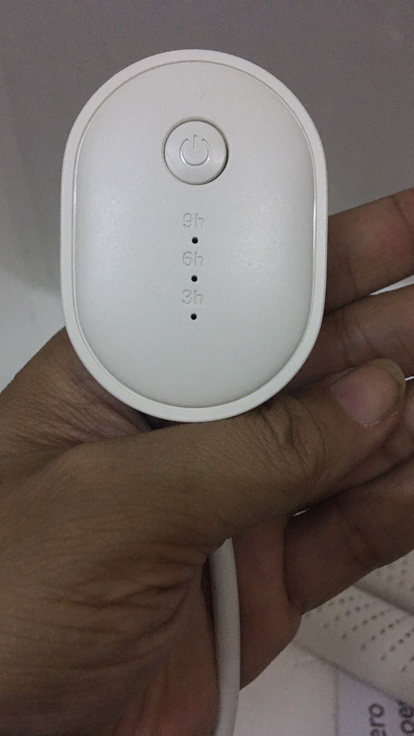 Máy sấy nhỏ gọn xinh xắn, thiết kế hơi bị đẹp!
Mới đầu xem hình cứ nghĩ có nút hẹn giờ riêng, hóa ra là ở ngay trên phích cắm 🤣