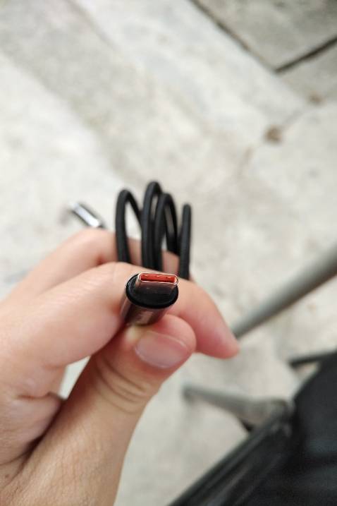 Sản phẩm được giao nhanh, đóng gói gọn gàng. Hàng fullbox, còn nguyên nylon bảo vệ đầu dây. Mình *** thử công suất sạc đo bởi dây cũng tương đối chuẩn.