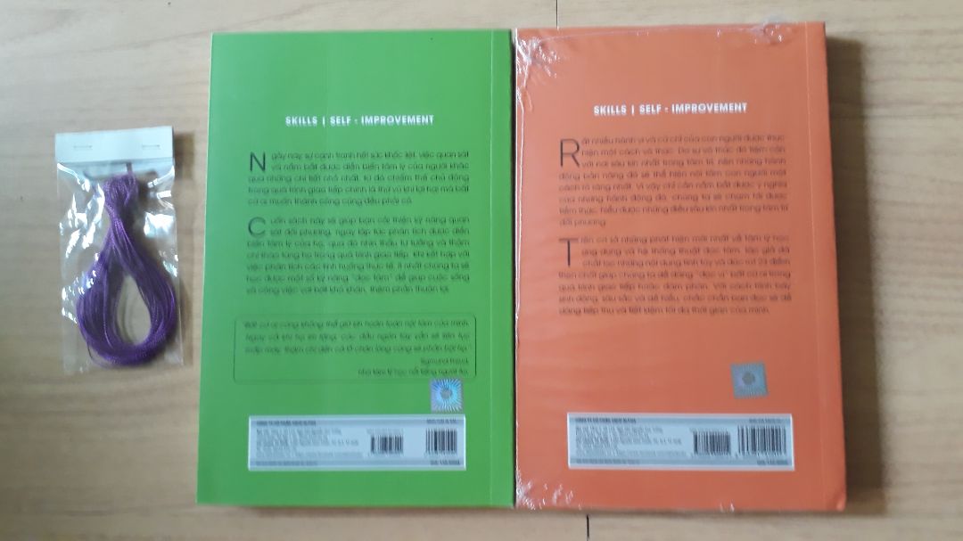 Giao hàng nhanh, sách ko bị lỗi, có lẻ do là quyển cuối nên màn co bị bóc rồi