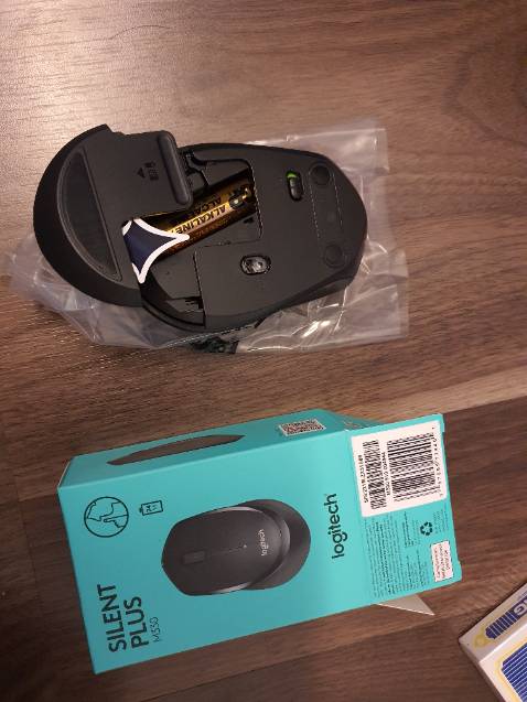 260k là cái giá quá tốt cho sản phẩm này. Nhà không có không gian nên phải để máy trong phòng ngủ, những lúc vợ ngủ trưa hay tối mà click click là bị la nên em chuột này đáp ứng đúng nhu cầu êm ái.