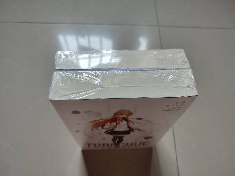 Hàng giao rất nhanh nhé. Đặt tối hôm trước, trưa hôm sau đã giao rồi. 
Truyện còn nguyên vẹn không bị móp góc. Cuốn 2 dày gấp rưỡi cuốn 1 luôn