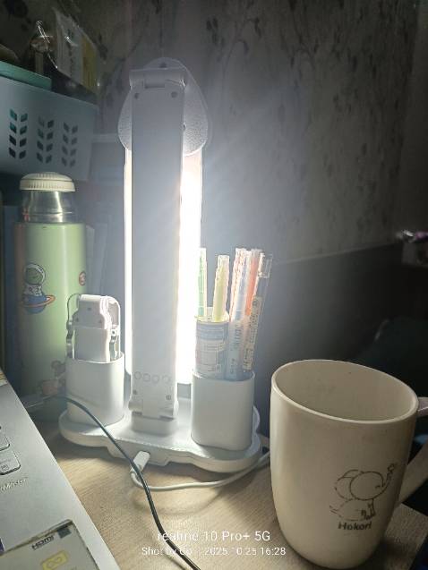 Trông hơi *** đần nhưng trộm vía là vẫn sáng 🥲