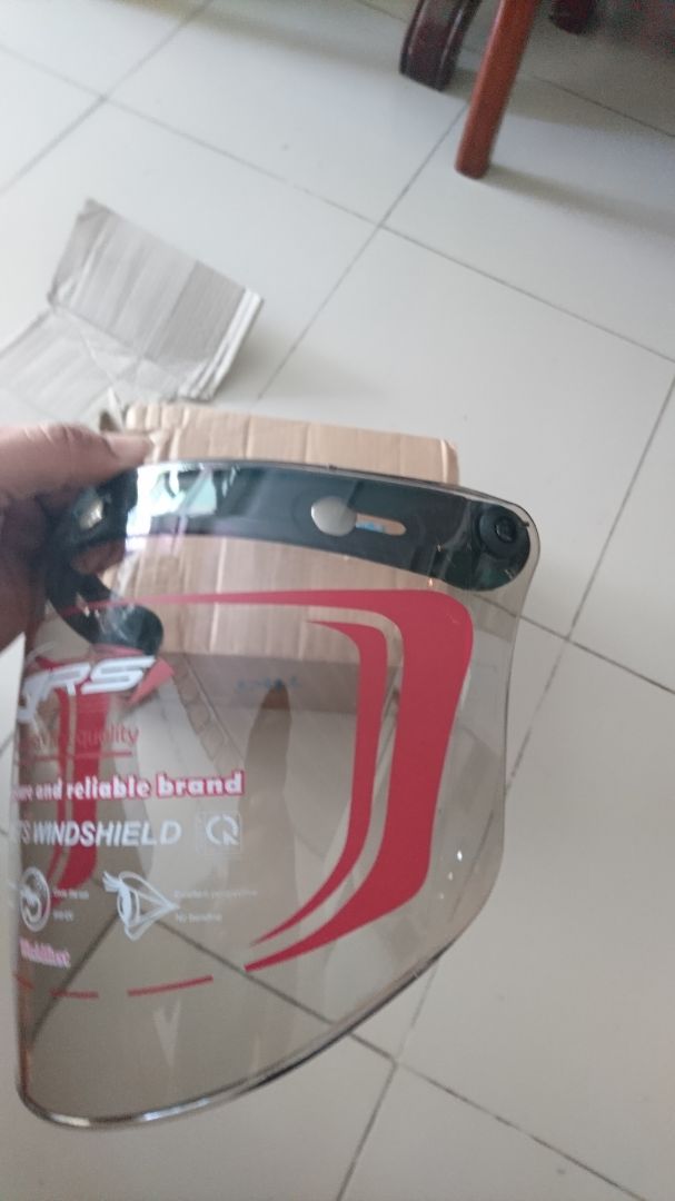 Giống mẫu chỉ 80%
Mẫu tất cả đều là nhựa trong, giao sản phẩm có phần nhựa đen hơi xấu sao với mẫu
Kính cũng ko giống mẫu lắm
Nói chung vẫn chấp nhận được nhưng đề nghị giao hàng đúng mẫu