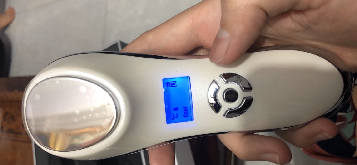 Sản phẩm trên cả sự mong đợi, chế độ nóng và lạnh đều rất ok, được tặng kèm bút masage, run mạnh đưa lên mặt quá đã. Với giá tiền này thì quá tuyệt vời. 
Thanks tiki và shop rất nhiều