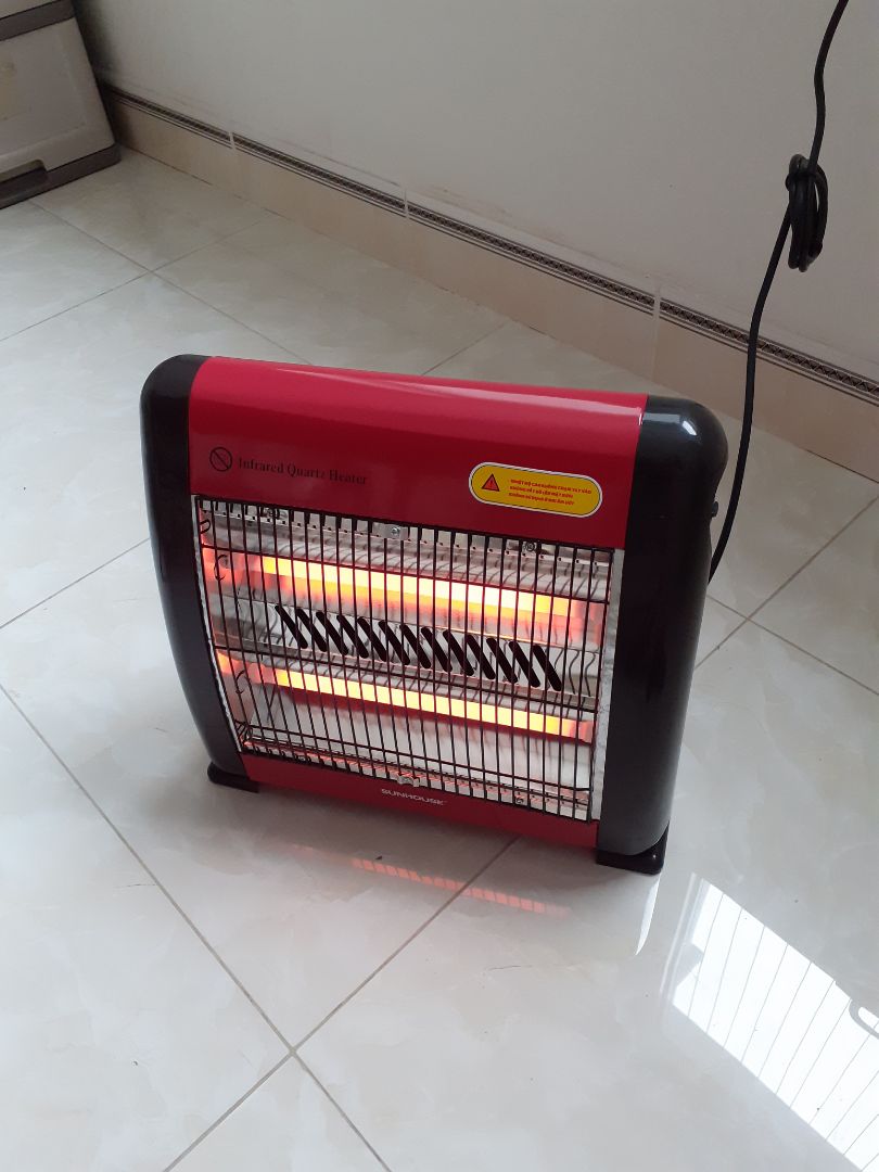 Đây là cái thứ 2 cùng loại của nhà mình, nói chung ưng ý. Với diện tích phòng khoảng 10m2 là rất ổn. Mức độ ngốn điện cũng khiêm tốn hơn lò sưởi dầu.
       Tuy nhiên phải cân nhắc nếu có trẻ bé và khi dùng cần phải hé cửa phòng một chút, nếu ko thấy ngạt thở vì thiếu O2