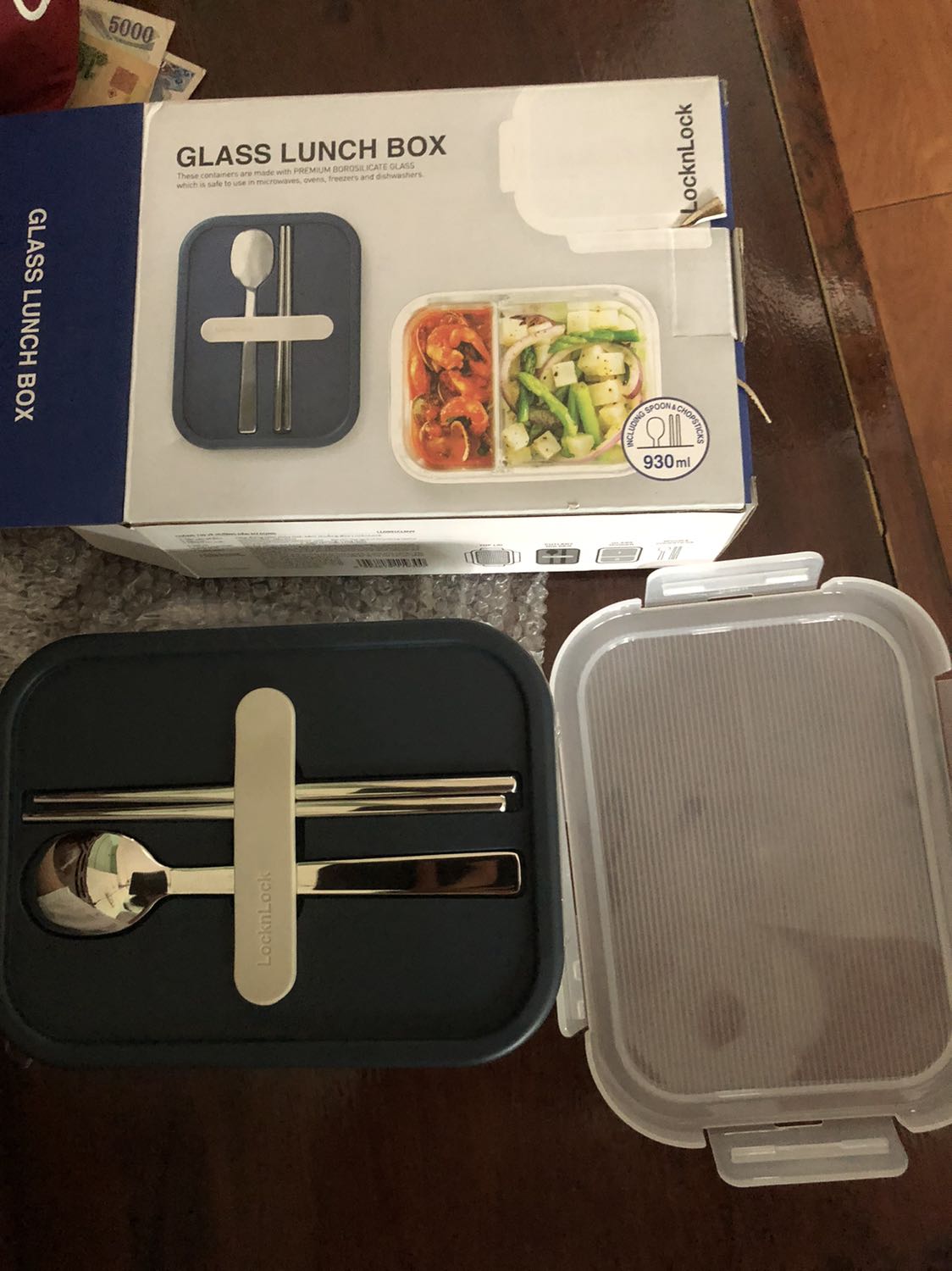 Đóng gói chắc chắn, cẩn thận. Giao hàng rất nhanh và được mở ra kiểm tra sản phẩm. Sản phẩm rất đẹp và vô cùng chắc chắn. Rất hài lòng với nhân viên giao hàng of Tiki và các sản phẩm of LocknLock