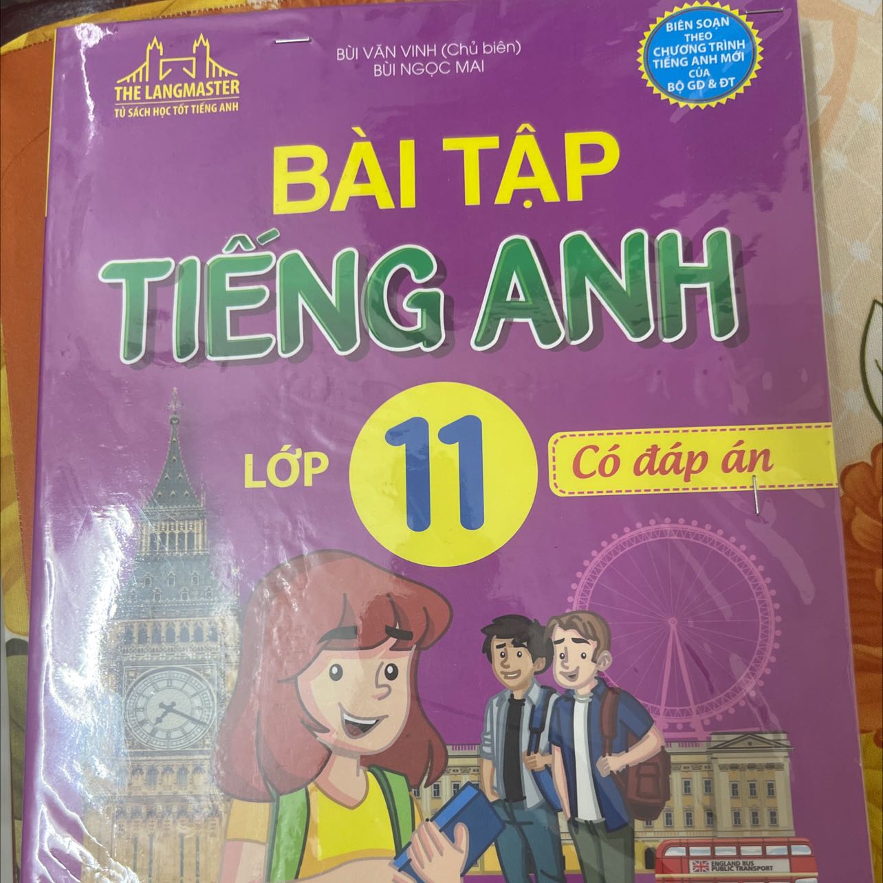 Sách phù hợp với nội dung học tập ở trường, theo sát các dạng, dùng rất phù hợp với độ tuổi.