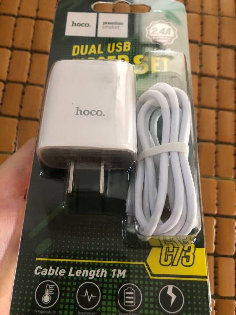 có hộp tem đây đủ, củ sạc chắc chắn, thấy hỗ trợ sạc nhanh 2.4a 12w, 2 cổng tiện lợi sạc được 2 máy cùng lúc, giao hàng nhanh