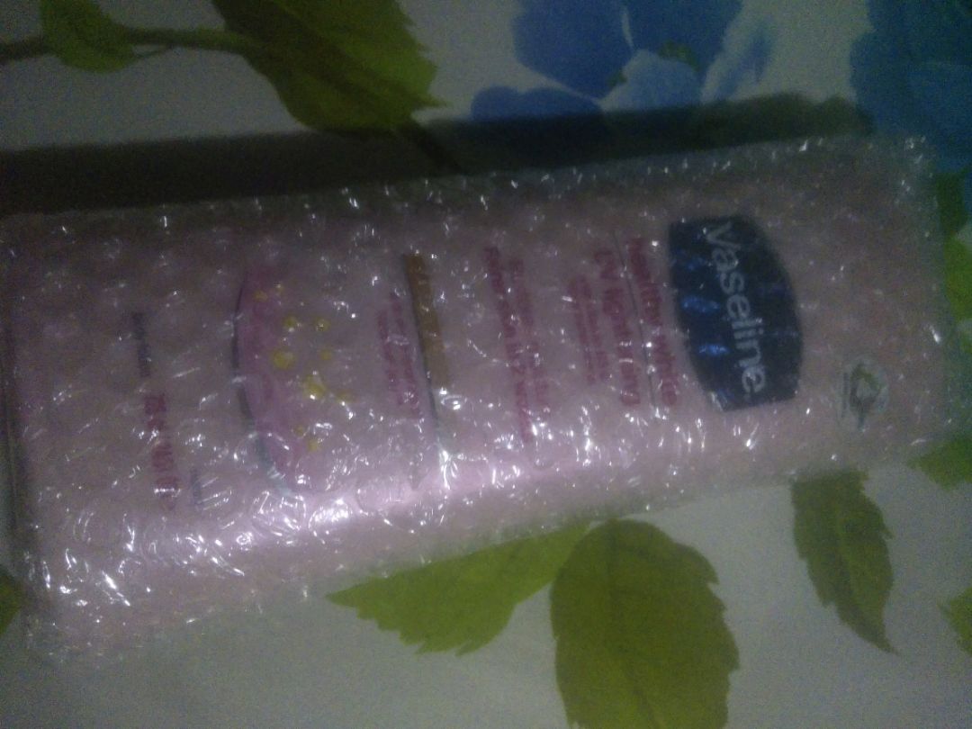 ?trước  tiên là dòng chữ hàng dễ vỡ là ưng cái bụng rồi. giao hàng đúng hẹn đóng gói hàng cực kì kĩ luôn. hàng mới đẹp cực kì luôn. mình rất tin tưởng tiki. chất lượng phục vụ của tiki là số 1?