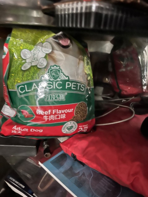 Shop bọc bên ngoài bằng bao bì thức ăn cho mèo làm mình mém nghĩ là giao nhầm đơn, may không phải. *** nhà mình ăn hết , giao đúng hàng, đúng số lượng. Bao bì dạng túi zip nên không phải mất công cột lại, nói chung hài lòng.