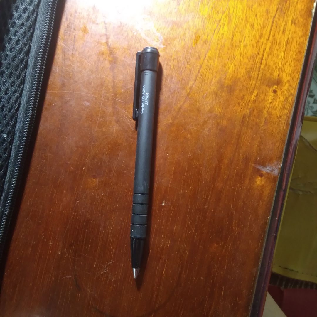 Lúc đầu tưởng bằng nhôm nhưng mà là nhựa, mà cũng tốt chứ không tệ, mọi người nên mua nha, y như hình