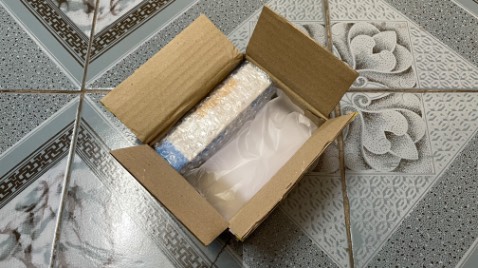 Đóng hộp chắc chắn, rất ưng.
Ấn tượng ban đầu với sản phẩm rất tốt. Cắm vào MacBook Pro 2015, nối với iPhone 12 nhận OK dù cái cổng gốc của MBP hơi chập chờn nếu cắm trực tiếp (chính vì thế tôi mua hub có nối nguồn phụ để phòng hờ).