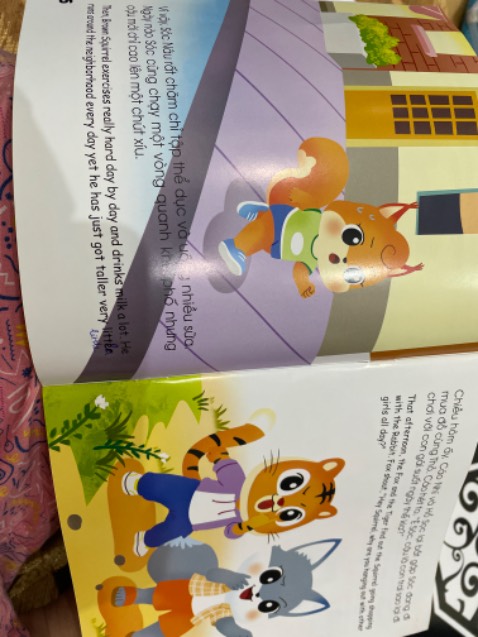 Giấy làm sách mỏng và hình ảnh ko rõ nét, sờ vào còn hơi sần sần kiểu có mực 
Nội dung tiếng Anh ko chính xác