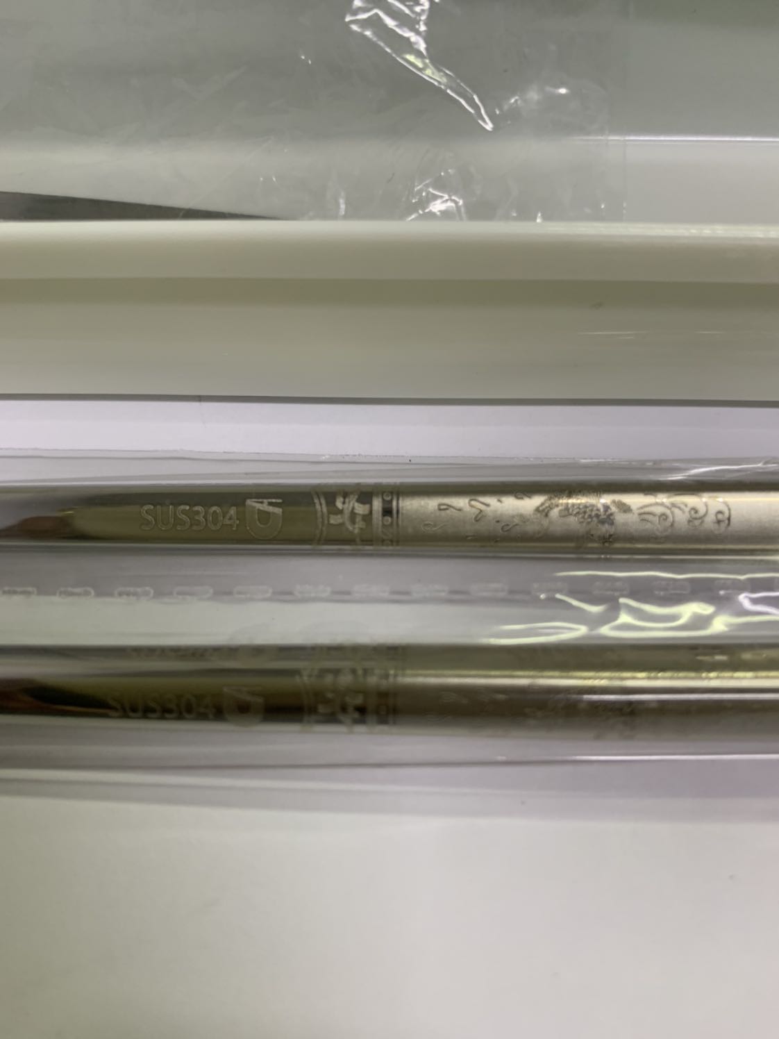 Mới nhận đc hàng tức thì, đẹp. Qua thời gian sẽ thế nào thì chưa biết. Nhưng mới nhận mở ra xem thấy chất lượng, cầm nặng tay.