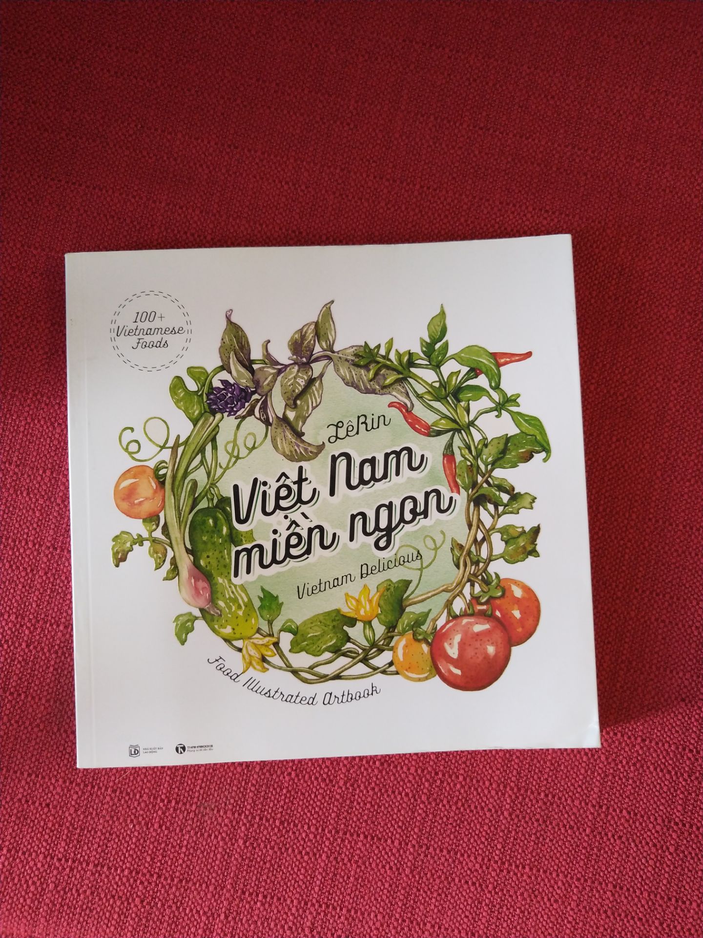 Nội dung cuốn sách rất hay, có song ngữ và vẽ cũng rất đẹp. nếu bạn muốn tặng một món quà kỉ niệm cho một người bạn ngoại quốc thì cuốn sách rất phù hợp. mình rất ưng ý chỉ có điều sách này hơi cũ thui.