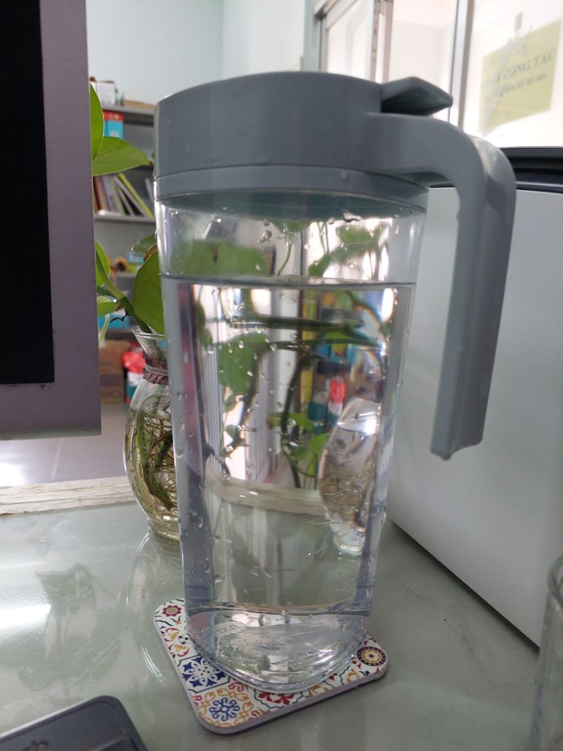 sản phẩm như hình, nhìn đẹp, khá chắc, dày nhưng nhẹ