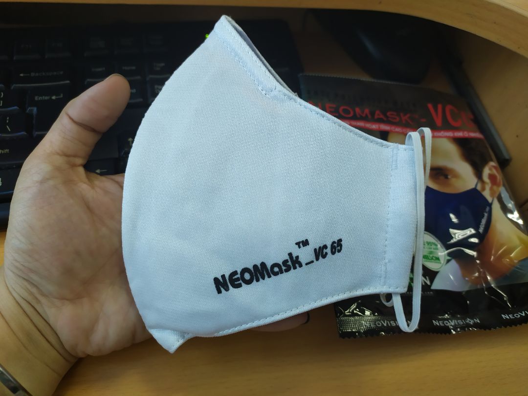 tikinow giao nhanh cấp kỳ luôn, khẩu trang hơi to, cột rút lại thun mới đeo vừa. chưa chạy ra ngoài chưa biết rõ lợi hại ra sao ???