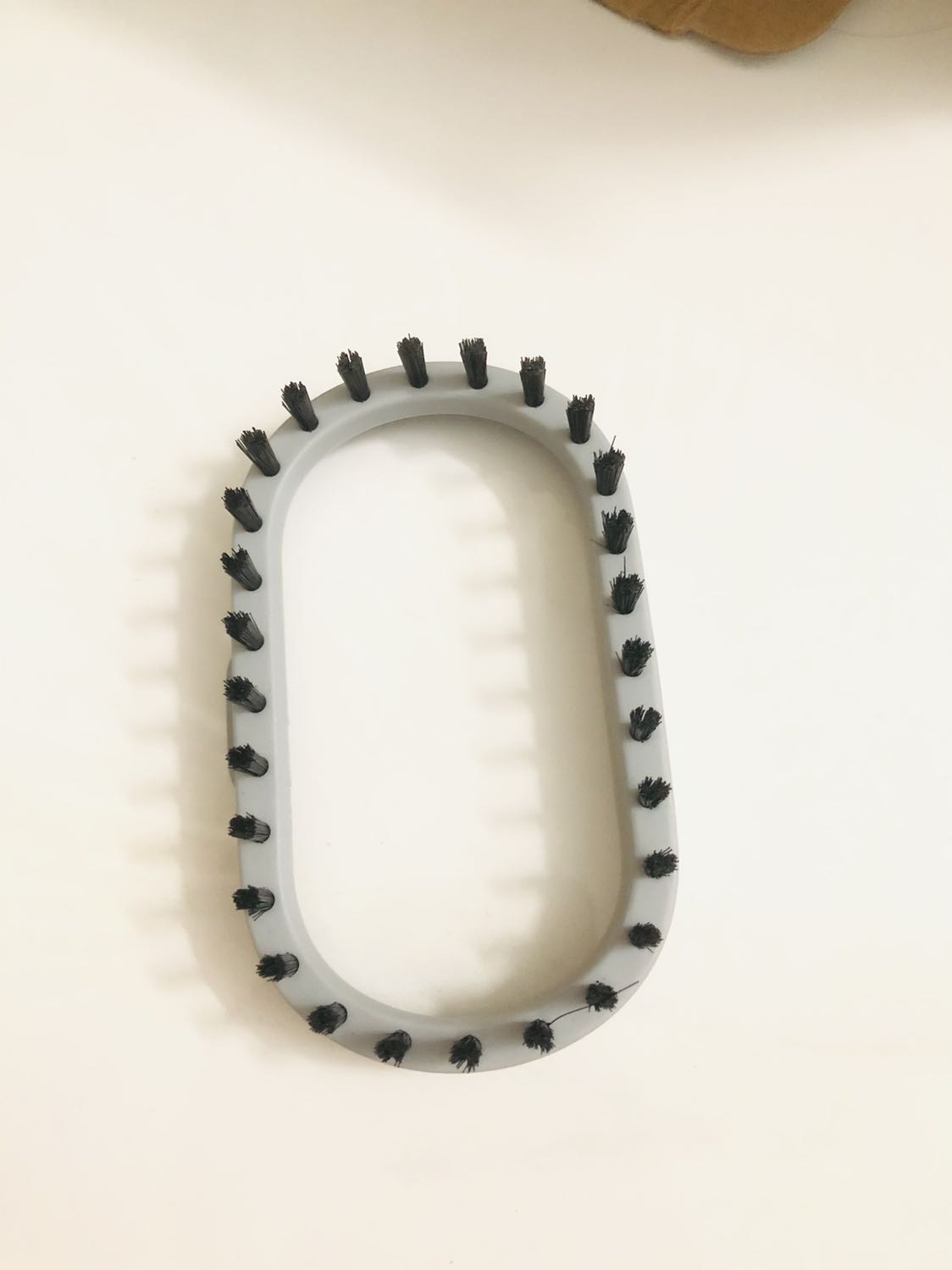 Mình mua được giá tốt do đang khuyến mãi. So với mức giá này thì chất lượng khá tốt, ủi áo khá ổn, không thể thẳng hoặc ủi ly như bàn ủi thường. Máy cầm chắc tay. Phụ kiện chưa sử dụng nên chưa biết có tốt không, bàn chải thì các sợi nhựa kích thước dài ngắn ko đều. Một bình nước thì chỉ có thể ủi được 2 cái áo sơ mi. Tháo lắp dễ nhưng đổ nước còn dư thì hơi khó. Hãng có lưu ý thiết kế máy hoạt động bằng nước tinh khiết đã khử khoáng nên phải chú ý loại nước đổ vào máy khi sử dụng.