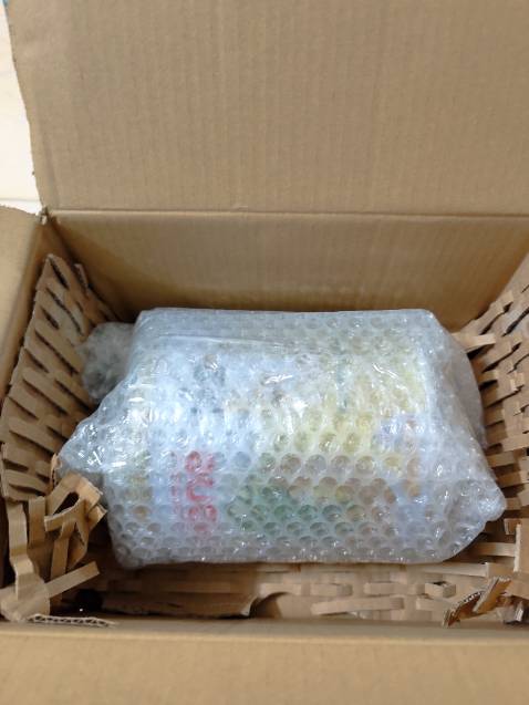 Đóng gói kỹ lưỡng, hsd là tháng 7 / 2027,
Giao nhanh đúng hẹn, người giao hàng thân thiện, cảm ơn