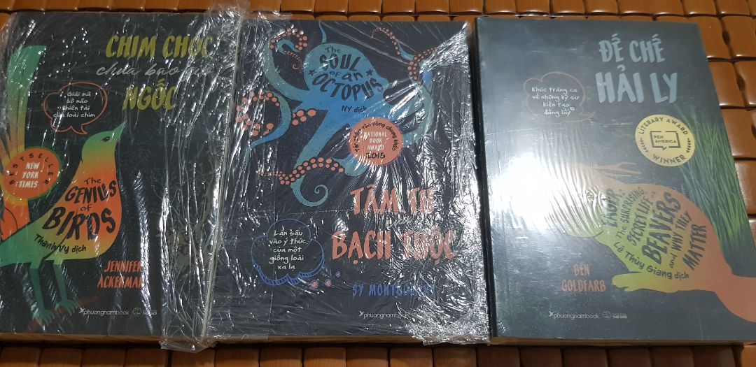 ...Một trong các ví dụ yêu thích của Lefebvre là báo cáo về việc lũ chim kền kền ở Zimbabwe đậu trên hàng rào dây kẽm gai gần các bãi mìn trong suốt giai đoạn chiến tranh giải phóng, chờ đợi linh dương hay các động vật ăn cỏ khác lang thang đến và kích nổ mìn. Điều này mang lại cho lũ chim một bữa ăn chế biến sẵn - thịt đã bị nghiền nát. Tuy nhiên, Lefebvre cho biết, "đôi lúc một con kền kền cũng 'sinh nghề tử nghiệp' và bị mìn nổ chết."...