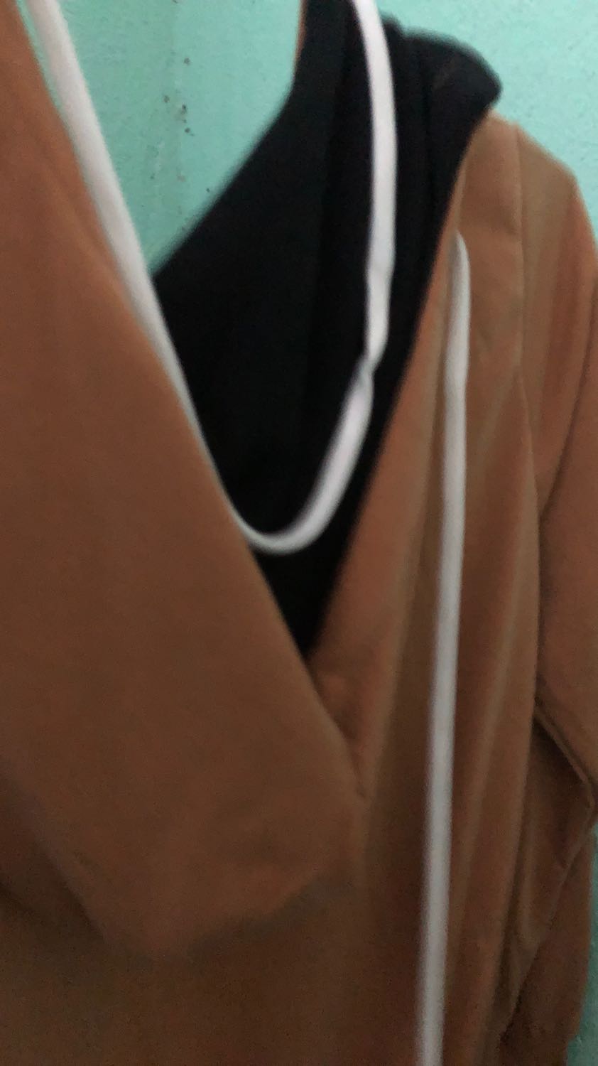 Sản phẩm ko giống hình, 6 túi mà chỉ có 2 tui 2 bên,vải mỏng,ko hài lòng , logo ko giống như hình