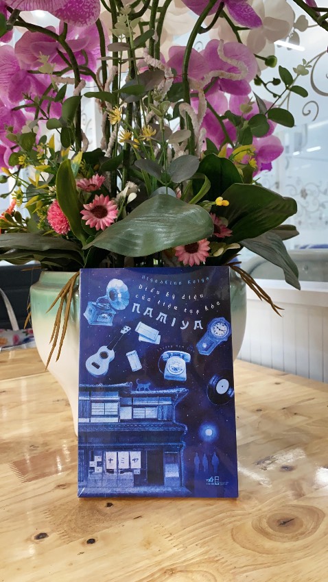 Sách thật sự rất hay ạ
Mình đã đọc xong chưa tới 1 tuần.  Với mình mà nói đây là quyển sách hấp dẫn nhất trong năm nay tính đến thời điểm này của mình. 
Những câu chuyện trong bài học. Những nhân vật trong câu chuyện. Đâu đó đều có mối liên kết đến lạ thường. Mình rất tâm đắc quyển sách này.