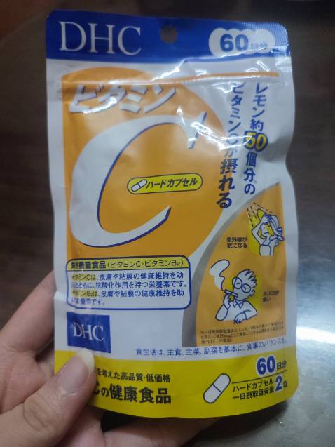 Thuốc dạng con nhộng dễ uống. Uống 2 viên mỗi ngày để đảm bảo hỗ trợ sức đề kháng. 
Hàng giao nhanh được tặng kèm sổ và hộp đựng thuốc kute
