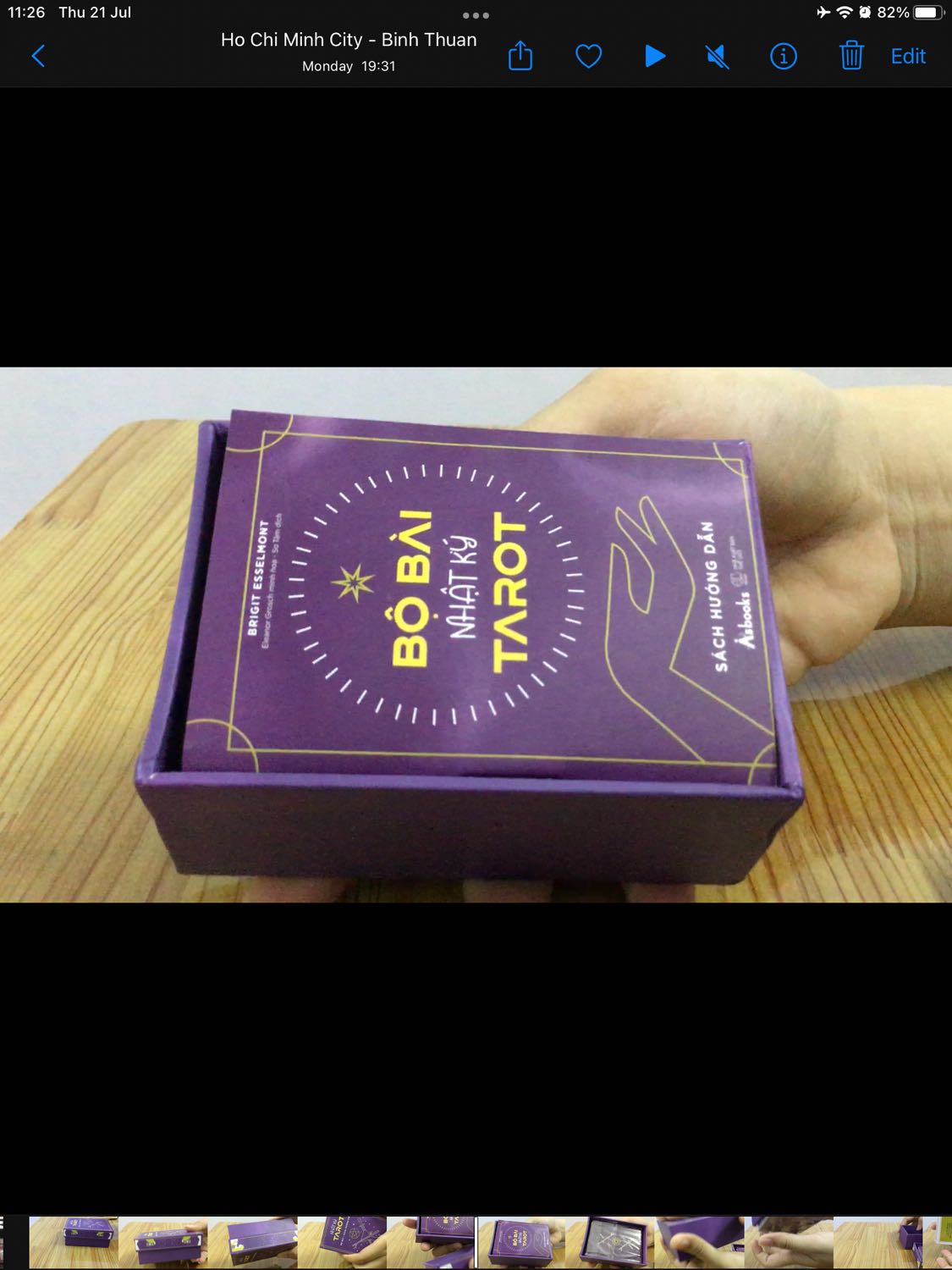 Bao bì cẩn thận, không hỏng, không trầy xước.
Bài khá đẹp, trơn dễ xáo, khá cứng, cầm vừa tay. Bản tái bản đã fix các lỗi in ấn rồi nha mn yên tâm. Nội dung và hình ảnh đáng nên mua.
Sách đẹp, dịch cũng mượt. Sách nội dung truyền cảm hứng và định hướng, không quá khô khan học thuật. Khá ổn cho người mới. Nên mua.