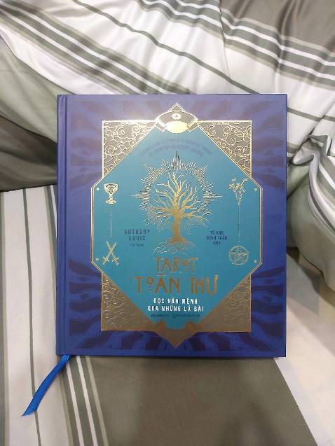 Sách bìa cứng to đẹp, nhẹ hơn mình nghĩ. Trình bày rạch ròi dễ hiểu, thích hợp cho người mới.