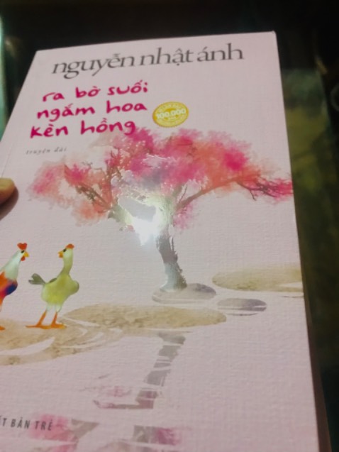 - Gần đây mình mới đọc truyện của bác Nguyễn Nhật Ánh, tháng 11 vừa rồi mình đã đọc 3 cuốn: tôi thấy hoa vàng trên cỏ xanh, út quyên và tôi, bàn có năm chỗ ngồi. Mình cực kì thích
- Mình đặt cuốn này khoảng 2 3 hôm trước thôi
- Giá mình mua đợt sale: 79k 
❤️❤️❤️❤️